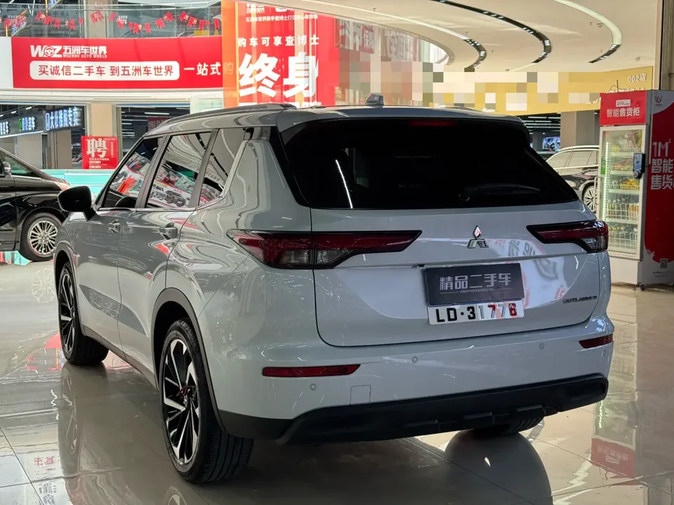 Mitsubishi Outlander Outlander 2023 1.5T CVT two-wheel drive exclusive version with 5 seats 2022 — миниатюра 4
