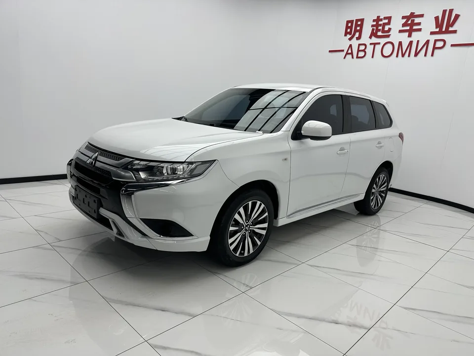 Mitsubishi Outlander 2.0L 2WD 5-seater 2022 — миниатюра 3