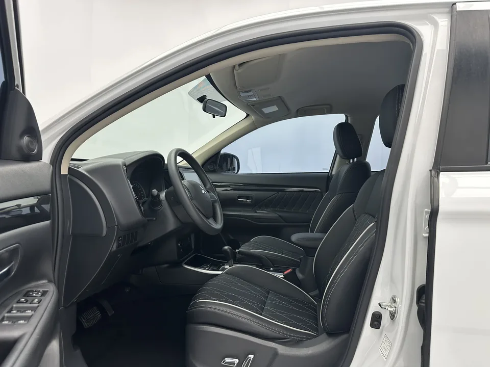 Mitsubishi Outlander 2.0L 2WD 5-seater 2022 — миниатюра 4