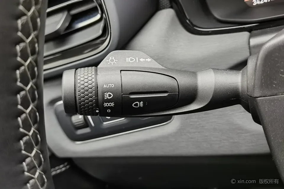 Lynk & Co 03 Lynk & Co 03 2022 1.5TD DCT Plus 2023 — миниатюра 4