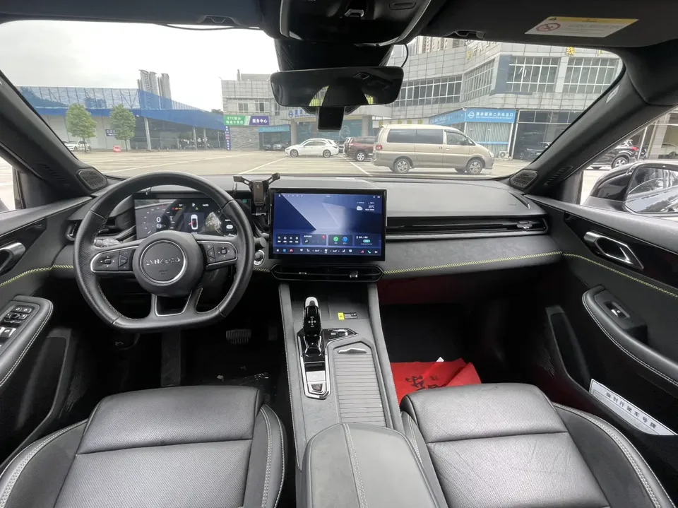 Lynk & Co 03 Lynk & Co 03 2022 1.5TD DCT Pro 2022 — миниатюра 3