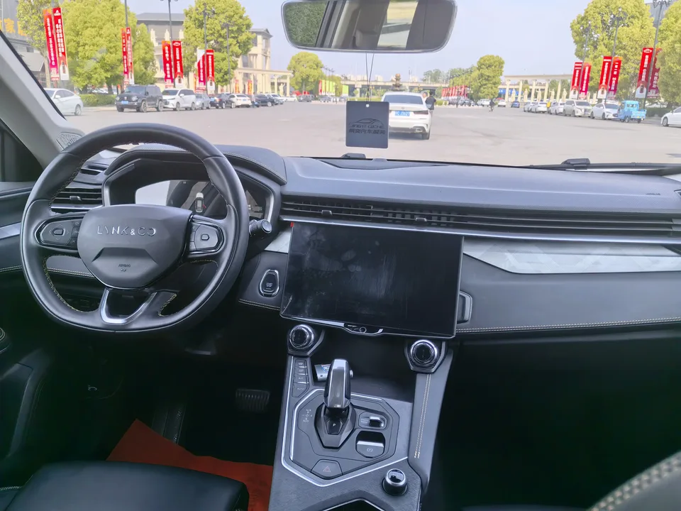 Lynk & Co 01 2.0TD 2WD Asian Games Edition 2023 — миниатюра 3