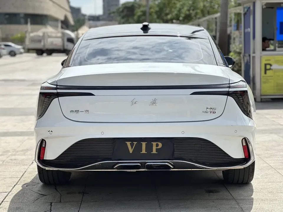 Hongqi H6 2.0T Luxury Edition 2023 — миниатюра 2