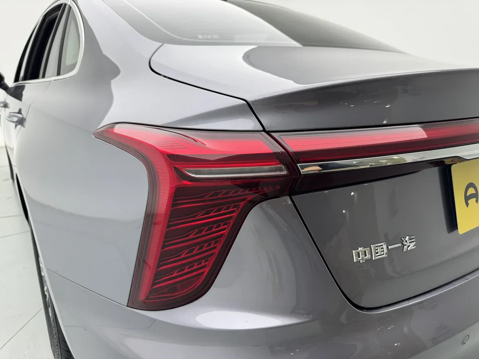 Hongqi H5 Hongqi H5 2023 2.0T Automatic Intelligent Connected Flag Edition 2022 — миниатюра 2