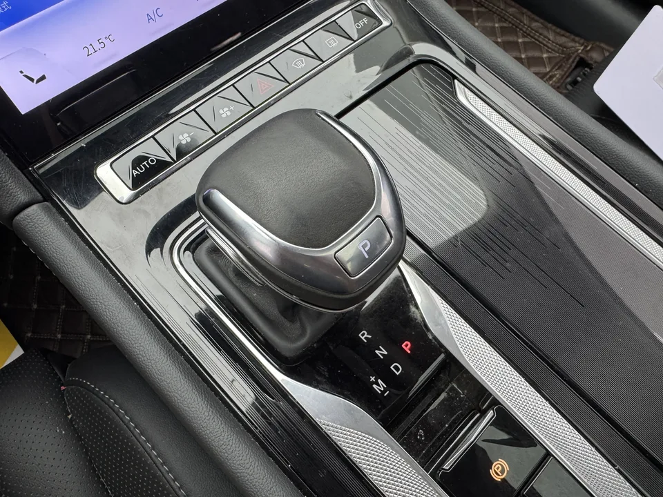 Hongqi H5 Hongqi H5 2023 2.0T Automatic Intelligent Connected Flag Edition 2022 — миниатюра 3