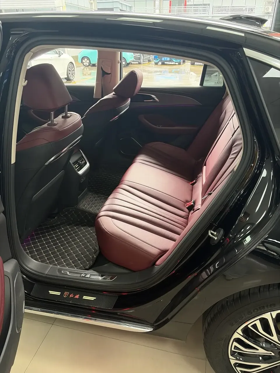 Hongqi H5 Hongqi H5 2025 2.0T Automatic Flagship 500,000 Commemorative Edition 2024 — миниатюра 2
