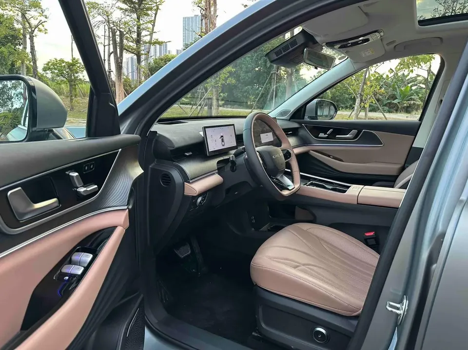 Chery Tiggo 8L 2.0T Automatic Premium Edition 2024 — миниатюра 3