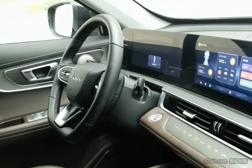 Chery Tiggo 8 PLUS Tiggo 8 PLUS 2024 Champion Edition Kunpeng 290TGDI DCT Luxury Edition 7-seater 2024 — миниатюра 3