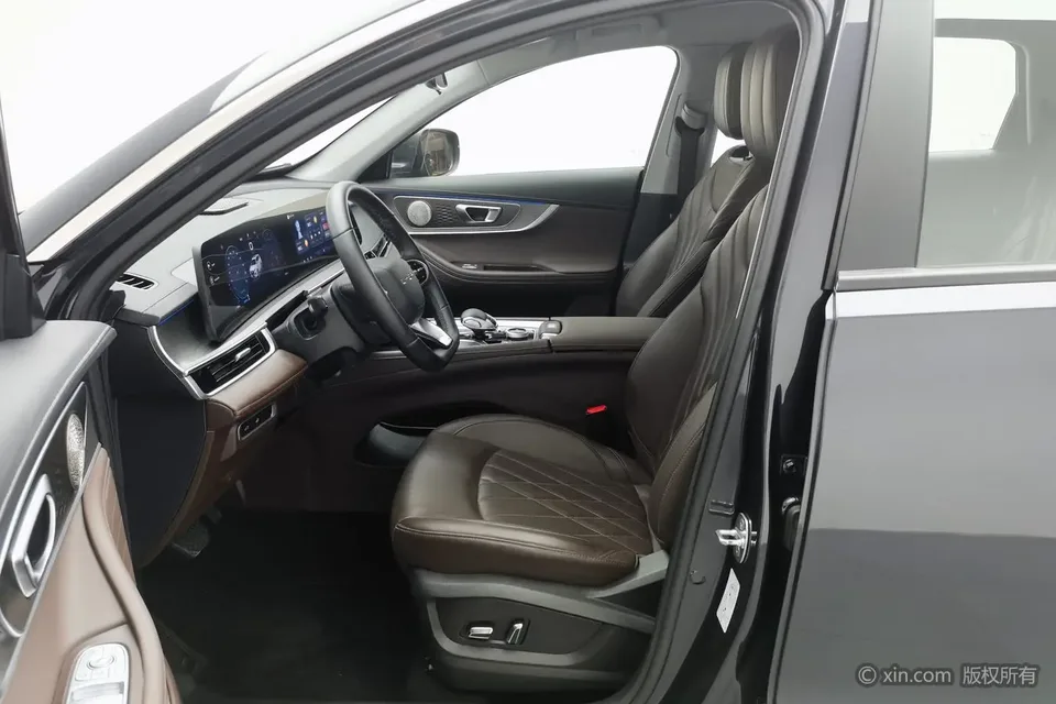 Chery Tiggo 8 PLUS Tiggo 8 PLUS 2024 Champion Edition Kunpeng 290TGDI DCT Luxury Edition 7-seater 2024 — миниатюра 4