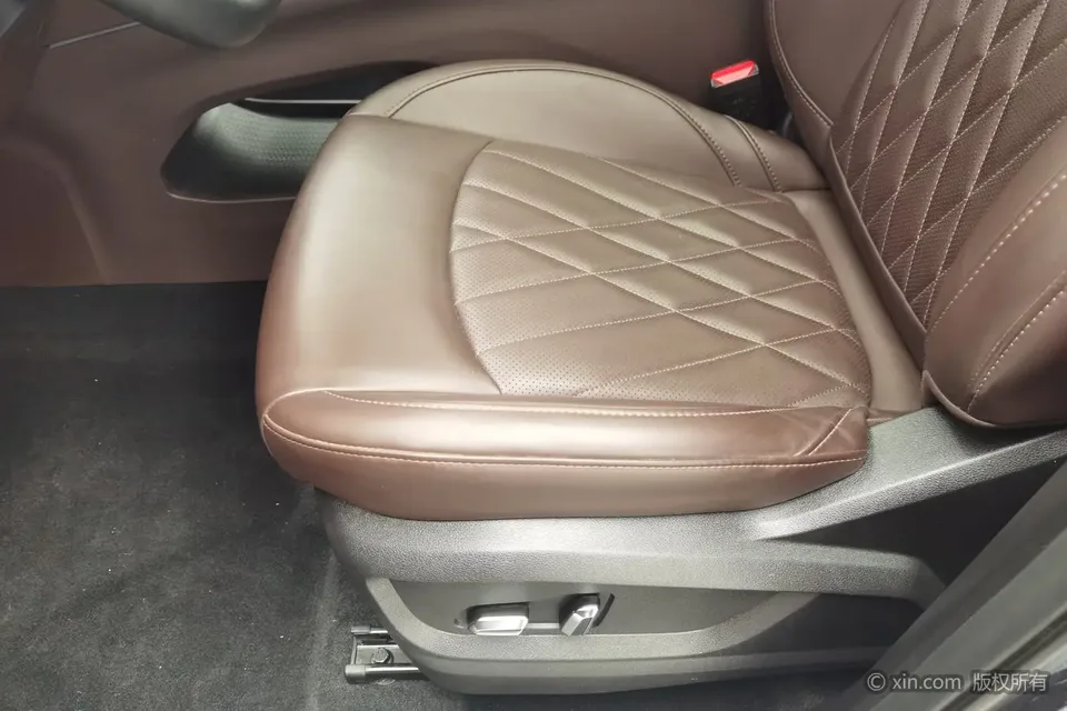 Chery Tiggo 8 PLUS Tiggo 8 PLUS 2024 Champion Edition Kunpeng 290TGDI DCT Luxury Edition 5-seater 2024 — миниатюра 4