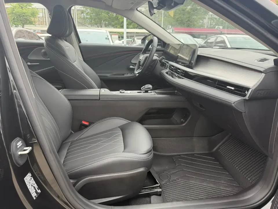 Chery Arrizo 8 1.6TGDI DCT Intelligent 2026 — миниатюра 3