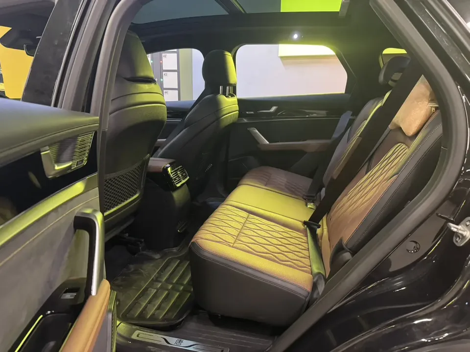 BYD Tang DM DM-i 1.5T 112KM Premium Edition 2022 — миниатюра 3