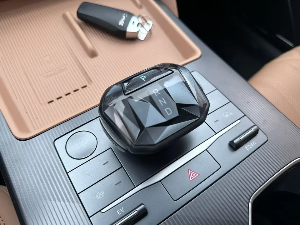 BYD Song L DM DM-i 112KM Beyond Edition 2024 — миниатюра 5