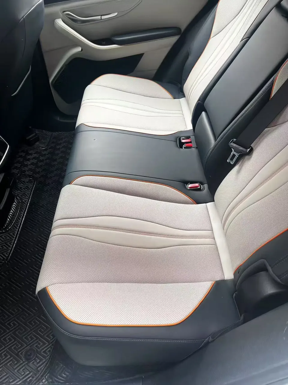 BYD Song PLUS DM DM-i Champion Edition 110KM Flagship PLUS 2023 — миниатюра 5