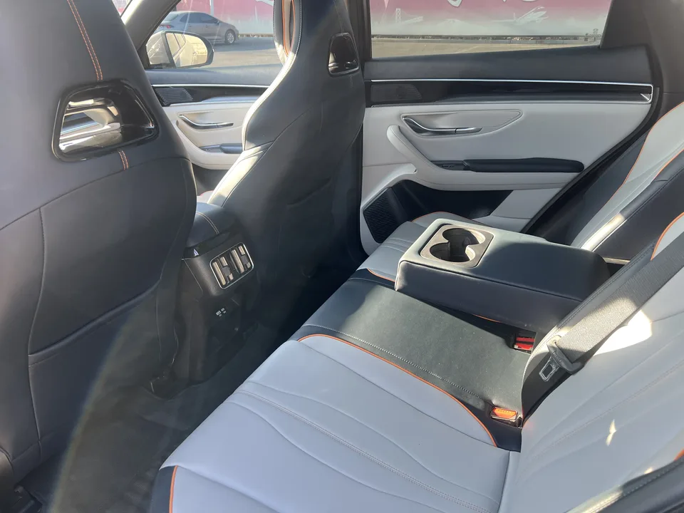 BYD Song PLUS DM DM-i Honor Edition 110KM Flagship Model 2024 — миниатюра 3