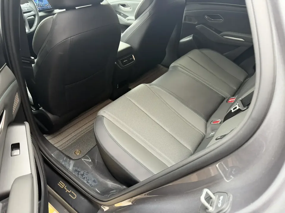 BYD Qin L DM Intelligent Driving Edition DM-i 120KM Leading Edition 2025 — миниатюра 3
