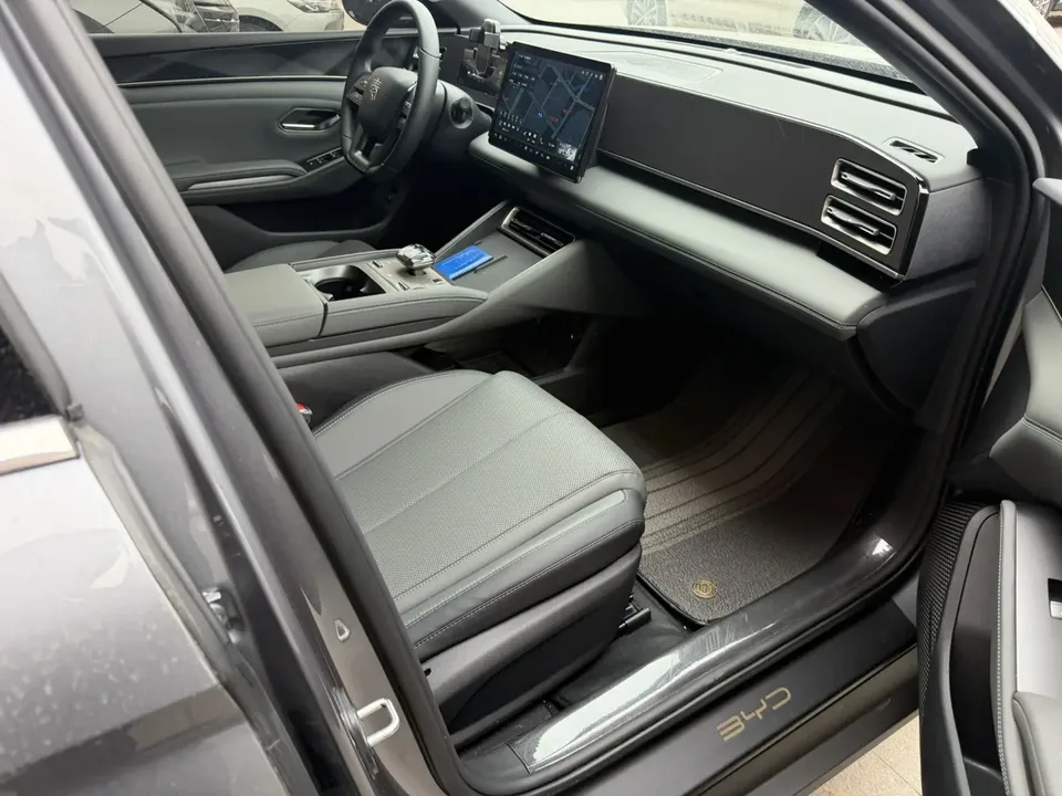 BYD Qin L DM Intelligent Driving Edition DM-i 120KM Leading Edition 2025 — миниатюра 4