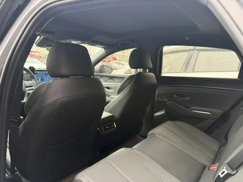 BYD Qin L DM Intelligent Driving Edition DM-i 120KM Leading Edition 2025 — миниатюра 5