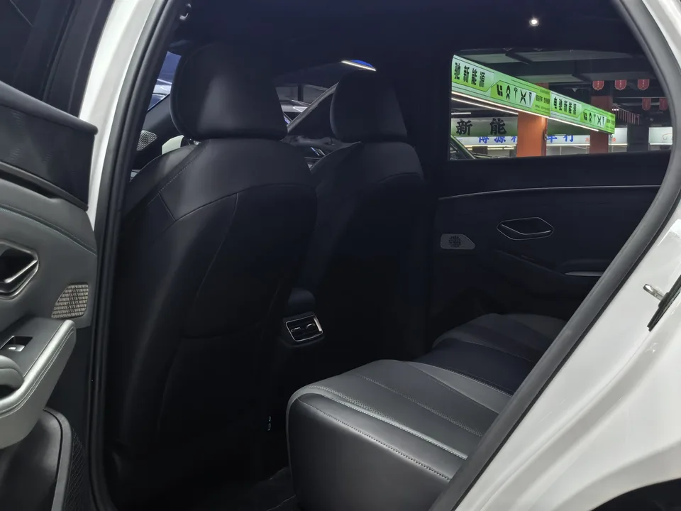 BYD Qin L DM DM-i 120KM Beyond Edition 2024 — миниатюра 5