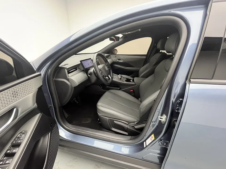 BYD Qin PLUS EV Smart Driving Edition 420KM Leading Edition 2025 — миниатюра 5
