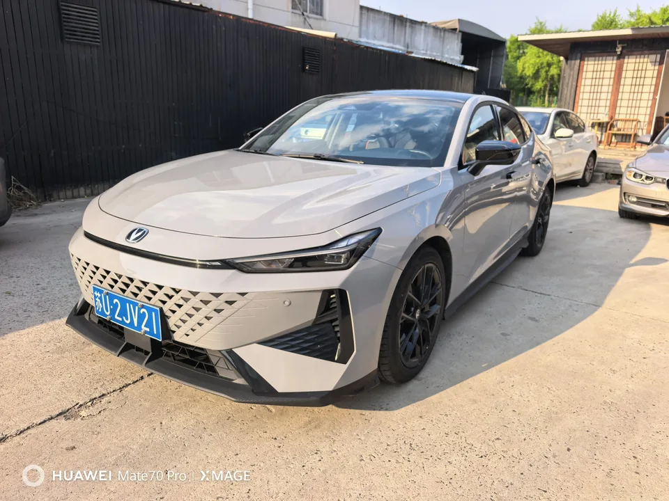 Changan UNI-V Changan UNI-V 2024 1.5T Premium 2024 — photo 1, buy with delivery to Moscow