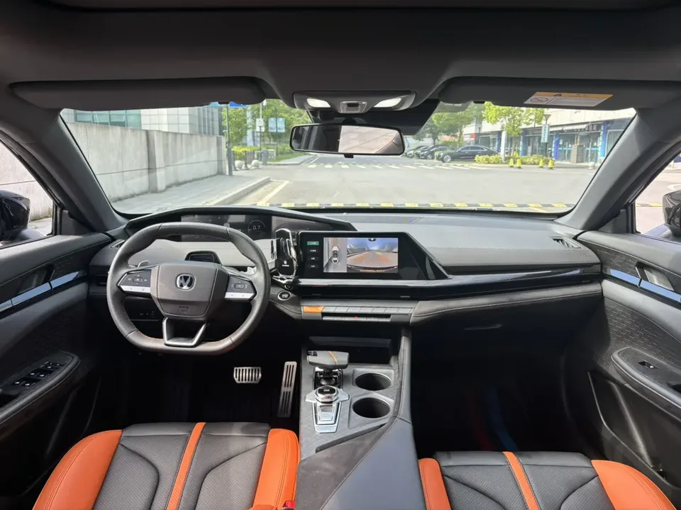 Changan UNI-V UNI-V 2024 1.5T Premium Sports Edition 2024 — thumbnail 4
