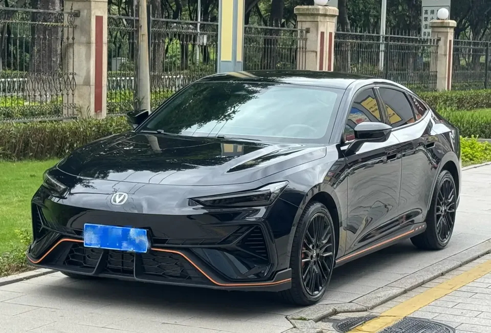 Changan UNI-V 2025