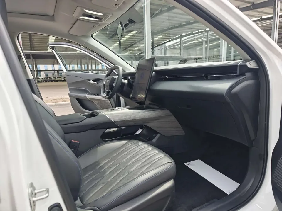 Changan Eado PHEV Smart New Blue Whale 145KM Battleship Edition 2026 — миниатюра 2