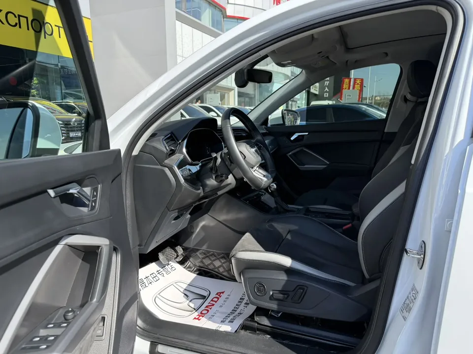 Audi Q3 Audi Q3 2022 35 TFSI Fashionable and Dynamic 2022 — миниатюра 3