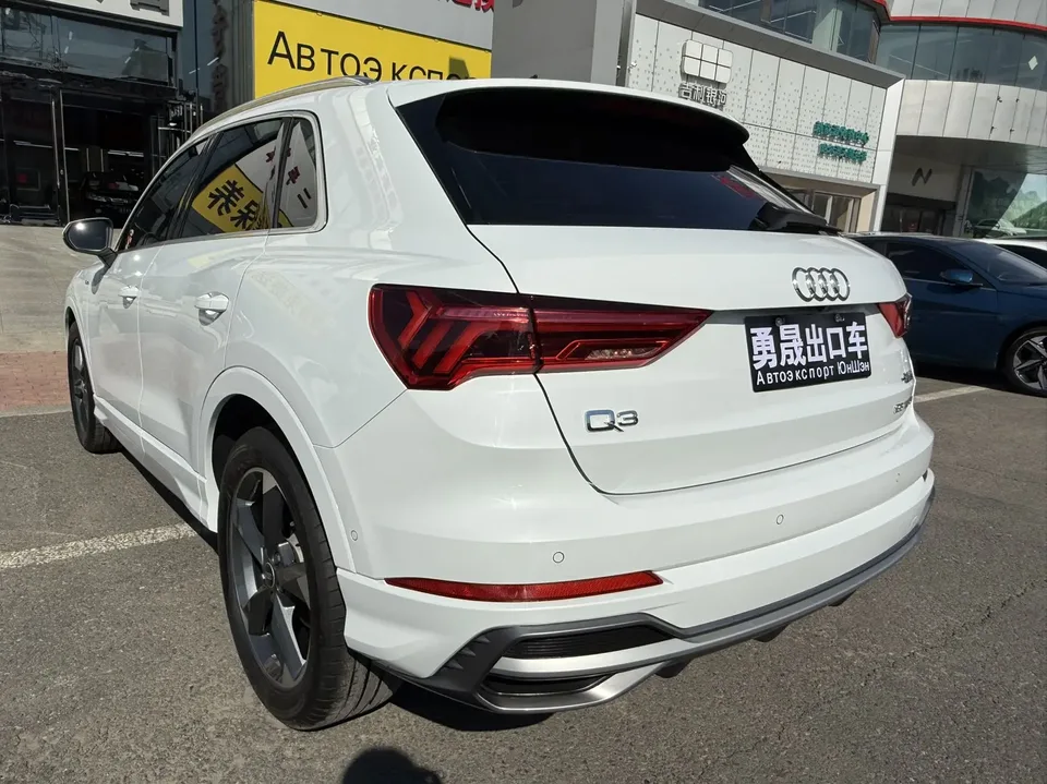 Audi Q3 Audi Q3 2022 35 TFSI Fashionable and Dynamic 2022 — миниатюра 4