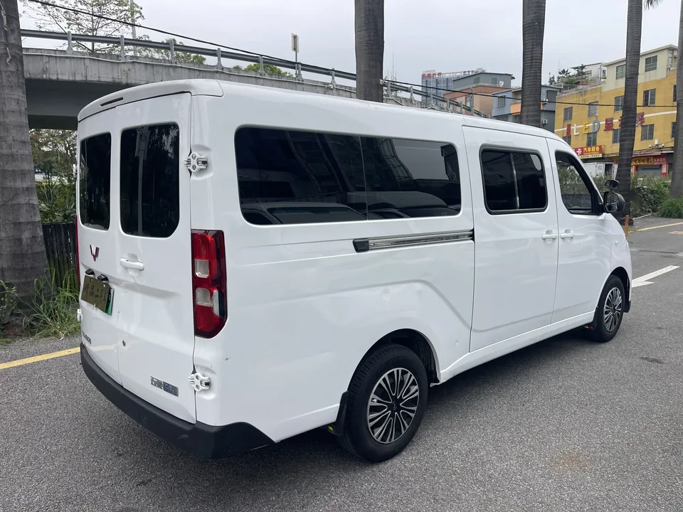 Wuling Yangguang 300km Comfort Bus Version 75kW 2025 — thumbnail 2