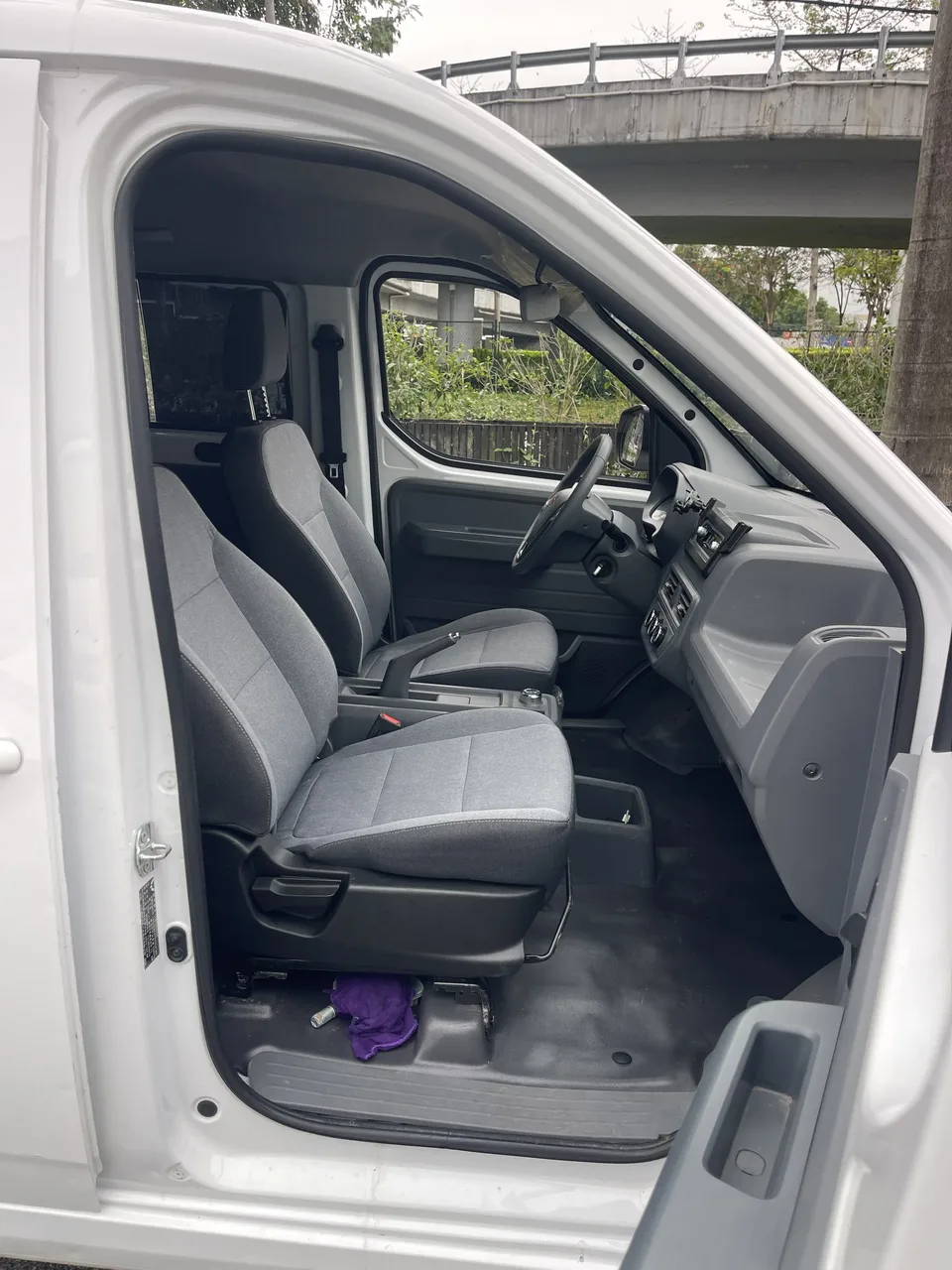 Wuling Yangguang 300km Comfort Bus Version 75kW 2025 — thumbnail 5