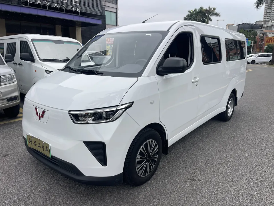 Wuling Yangguang 300km Comfort Bus Version 75kW 2025 — photo 1, buy with delivery to Moscow