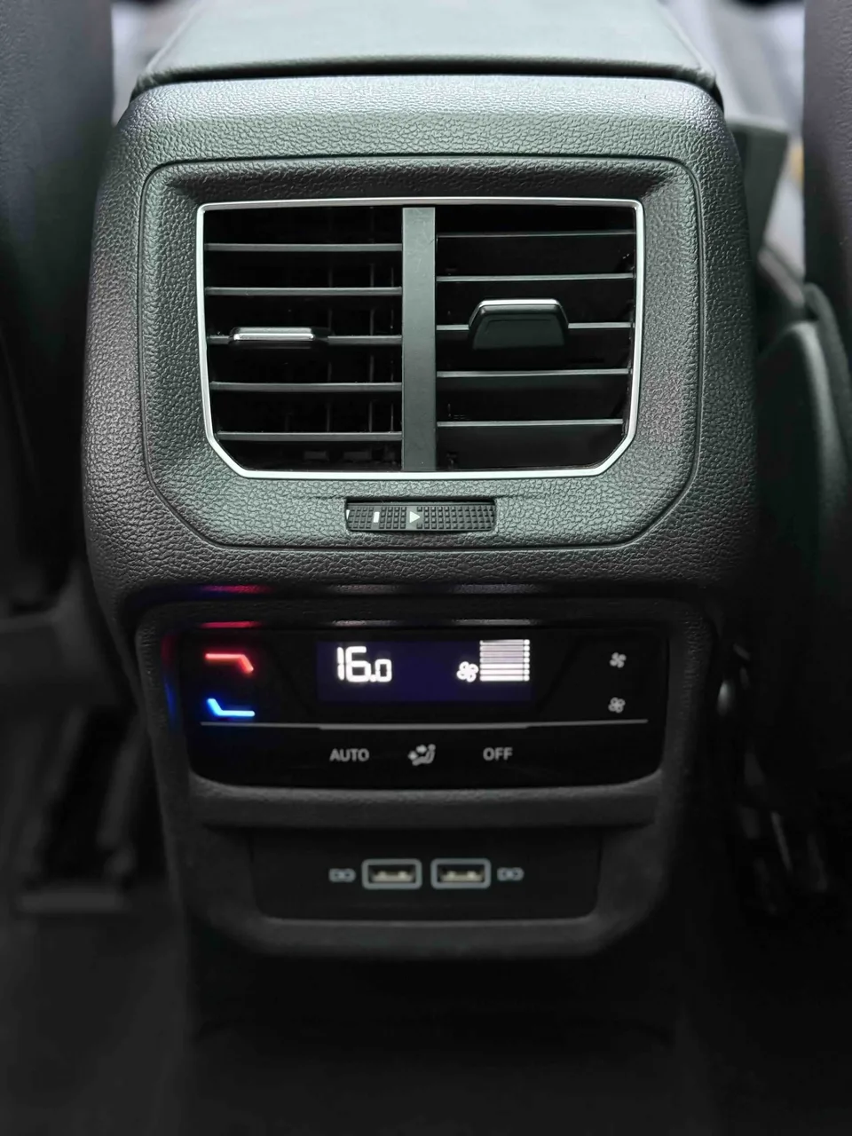Volkswagen Tayron Tanyue 2022 280TSI 2WD Luxury Smart Edition 2022 — миниатюра 3