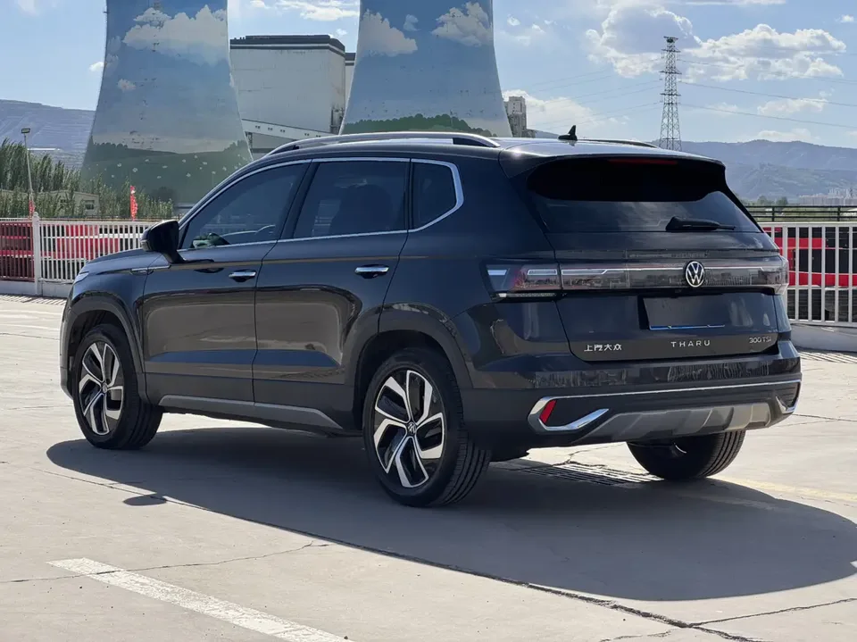 Volkswagen Tharu 300TSI 2WD Full Moon Edition 2023 — миниатюра 2