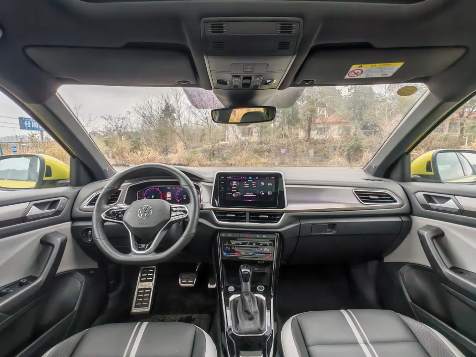 Volkswagen T-Roc 300TSI DSG Starlight Edition 2023 — миниатюра 4