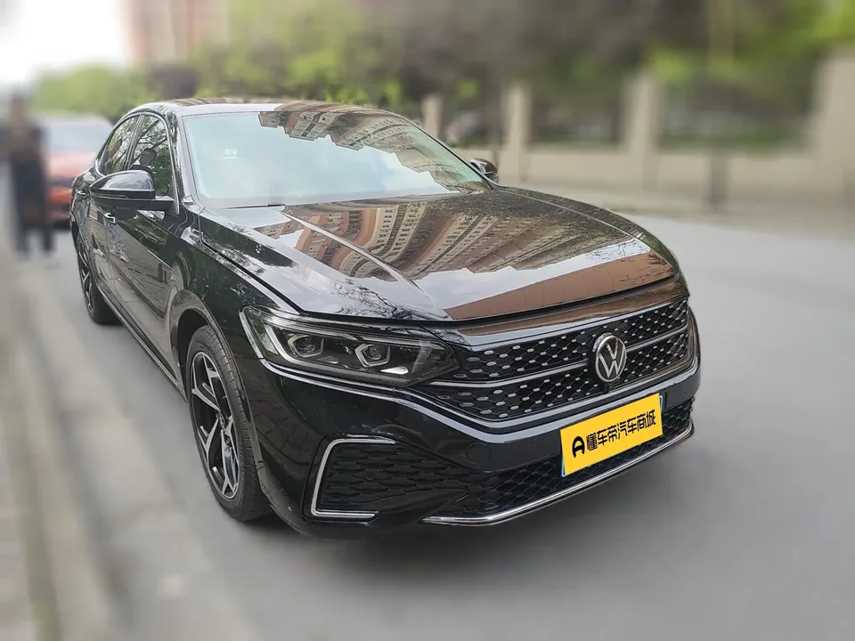 Volkswagen Passat Outstanding Model 380TSI Starry Sky Dragon Edition 2024 — миниатюра 3