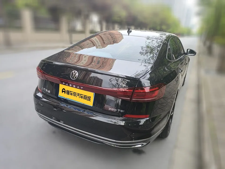 Volkswagen Passat Outstanding Model 380TSI Starry Sky Dragon Edition 2024 — миниатюра 4