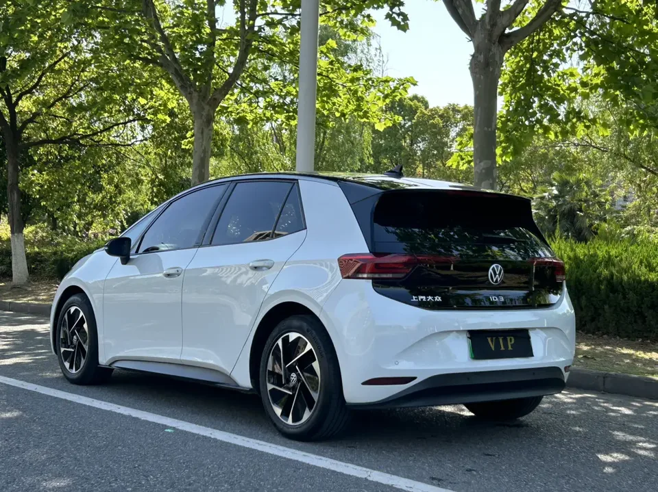 Volkswagen ID.3 Outstanding Edition 2024 — миниатюра 2