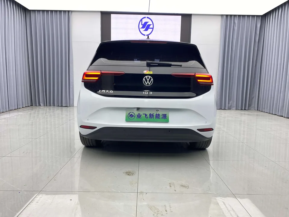 Volkswagen ID.3 Upgraded Pure Smart Edition 2023 — миниатюра 2