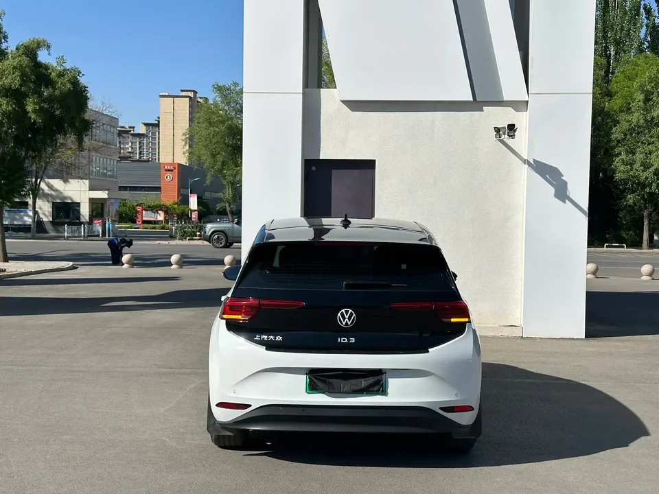 Volkswagen ID.3 Pure Smart Edition 2024 — миниатюра 2