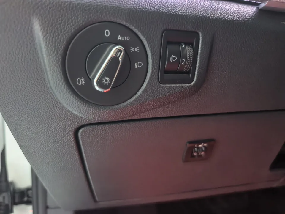 Volkswagen Bora Bora 2025 200TSI DSG Joy Travel PRO Edition 2025 — thumbnail 4