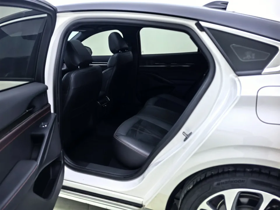 Ford Mondeo EcoBoost 245 Extreme Edition 2023 — миниатюра 4
