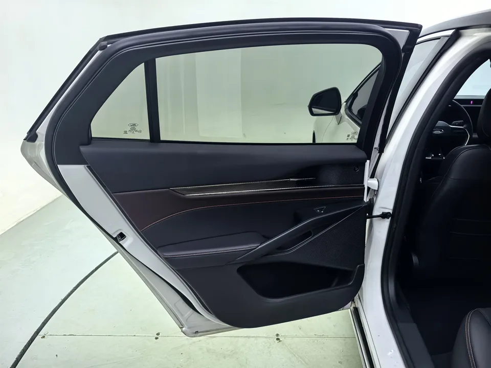 Ford Mondeo EcoBoost 245 Extreme Edition 2023 — миниатюра 5