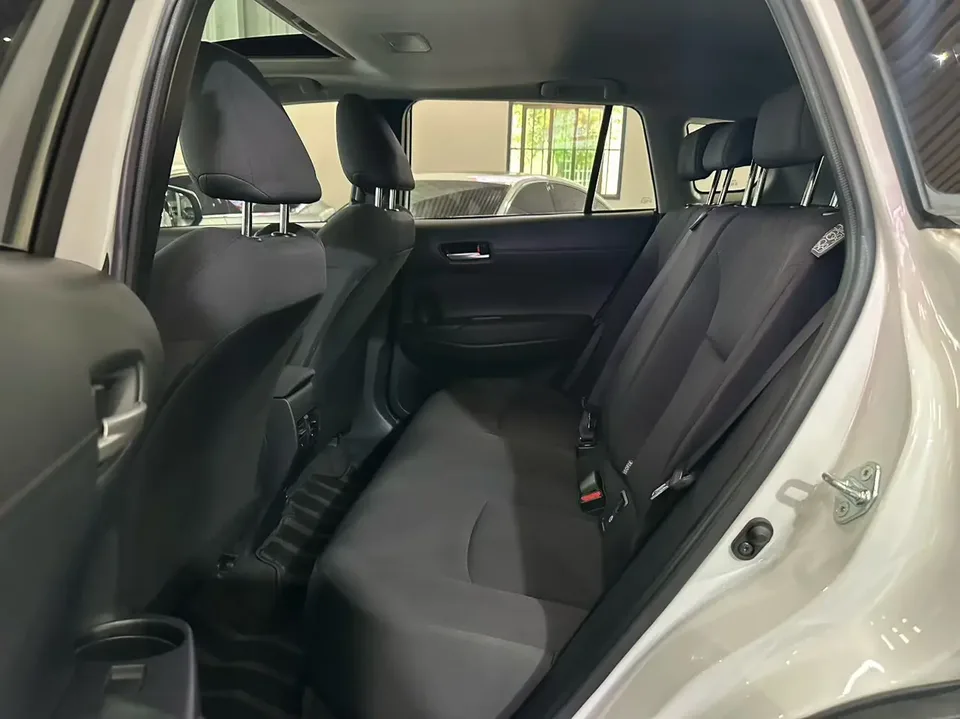 Toyota CorollaCross 2.0L Deluxe Edition 2023 — миниатюра 3