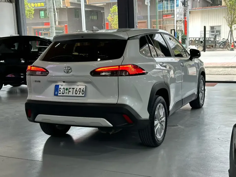 Toyota CorollaCross 2.0L Deluxe Edition 2023 — миниатюра 4