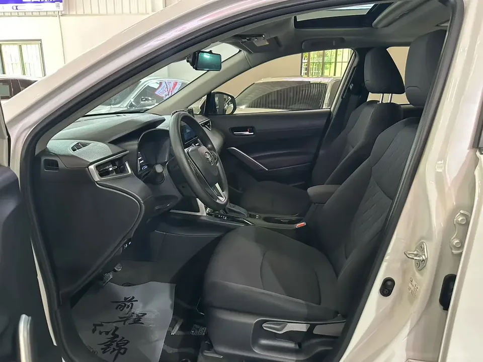 Toyota CorollaCross 2.0L Deluxe Edition 2023 — миниатюра 5
