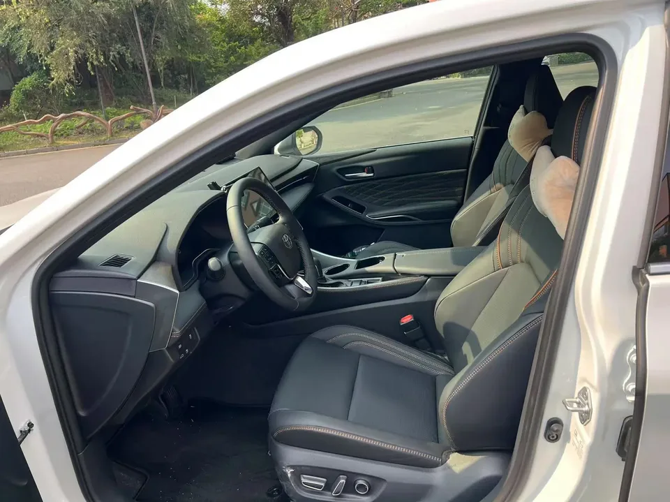 Toyota Avalon Intelligent Electric Hybrid 2.0L E-CVT Luxury Edition 2026 — миниатюра 3