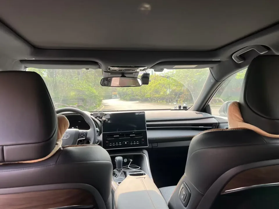 Toyota Avalon Intelligent Electric Hybrid 2.0L E-CVT Luxury Edition 2026 — миниатюра 5