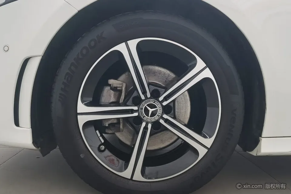 Mercedes-Benz Mercedes Benz A Class second facelift A 200 L sports sedan fashion version 2022 — миниатюра 3